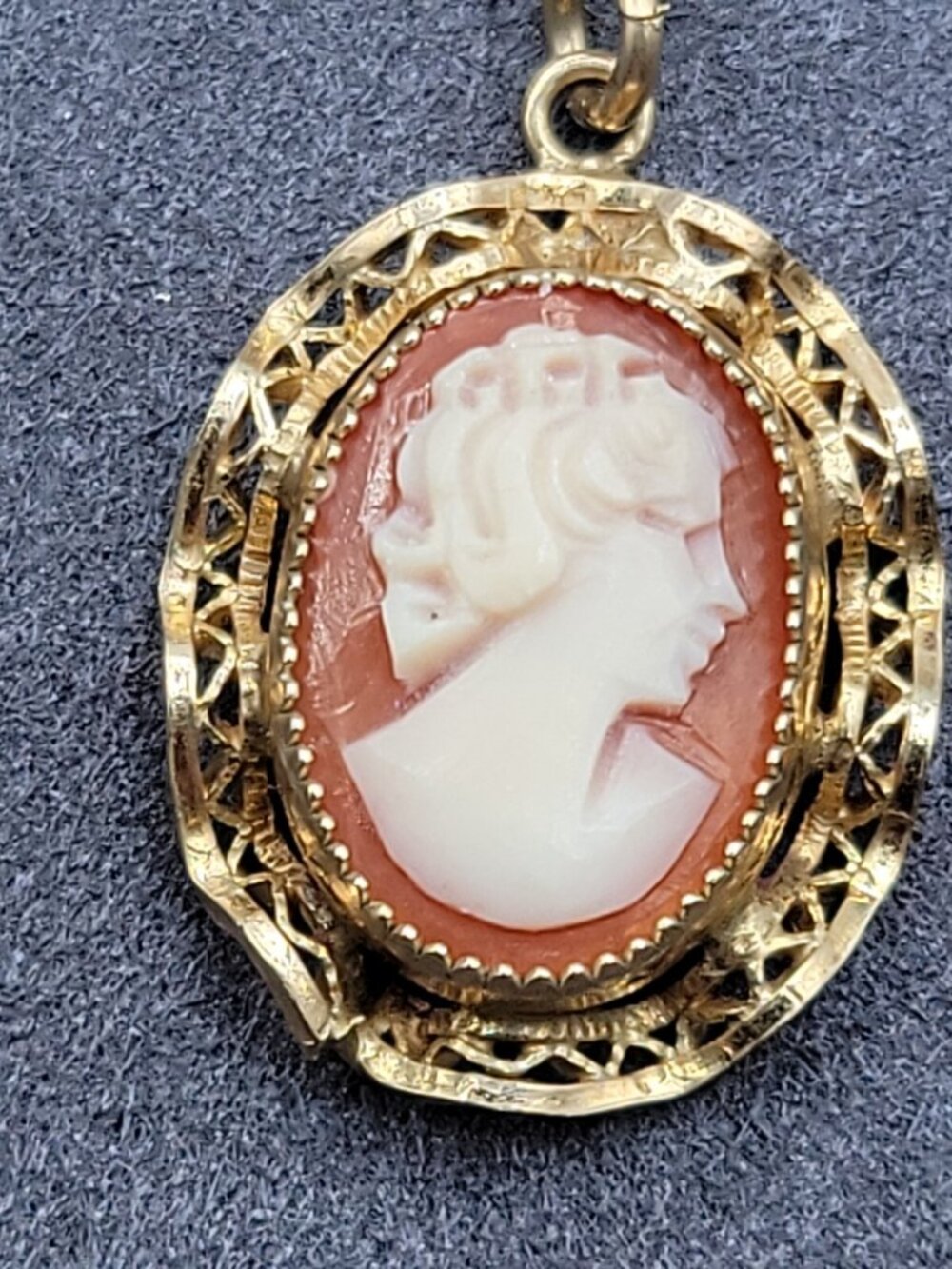 Vintage Van Dell 12kgf Cameo Pendant Necklace Ruffled Open Metalwork Frame 16" - Picture 10 of 13
